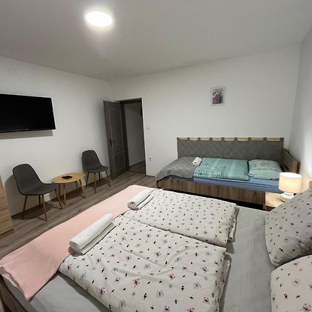 Mini Zoo Apartman 나지카니자 외부 사진