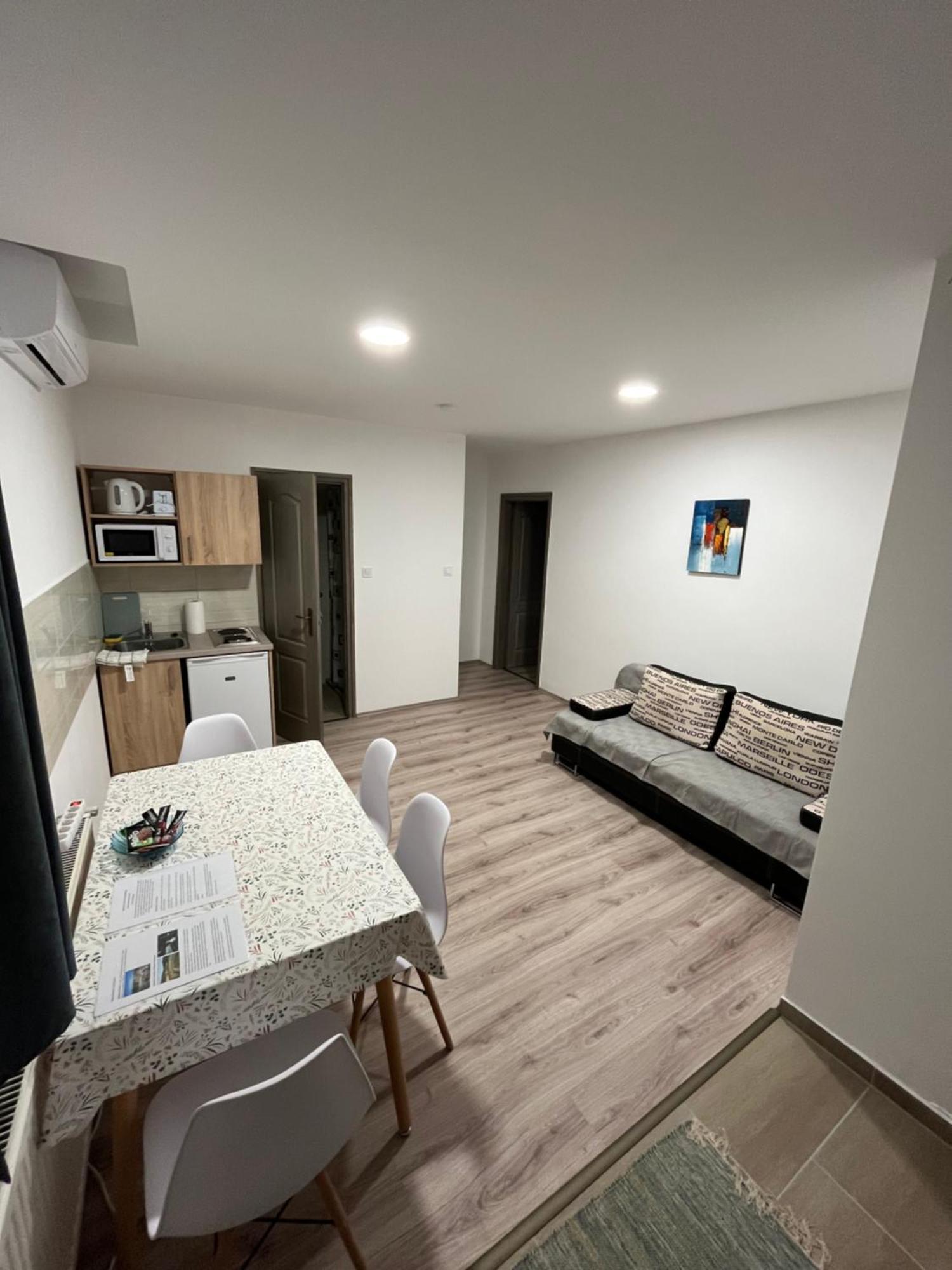 Mini Zoo Apartman 나지카니자 외부 사진