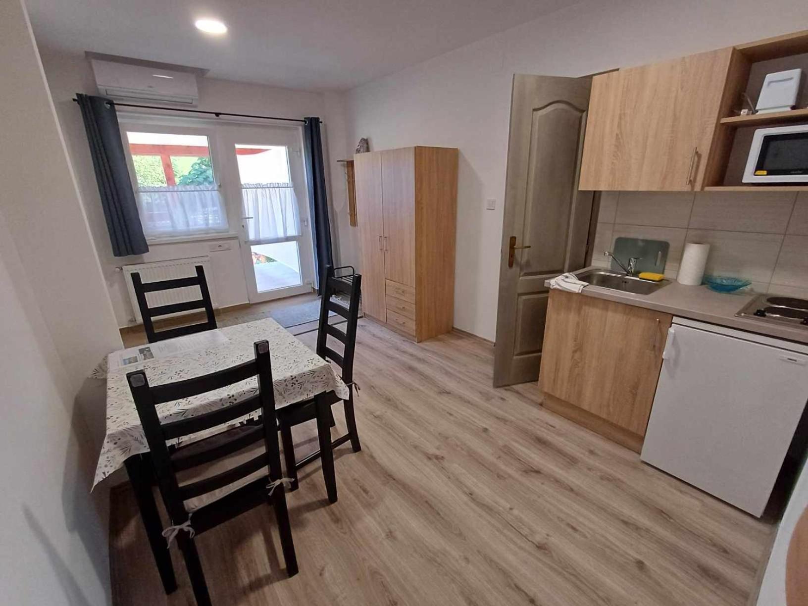 Mini Zoo Apartman 나지카니자 외부 사진